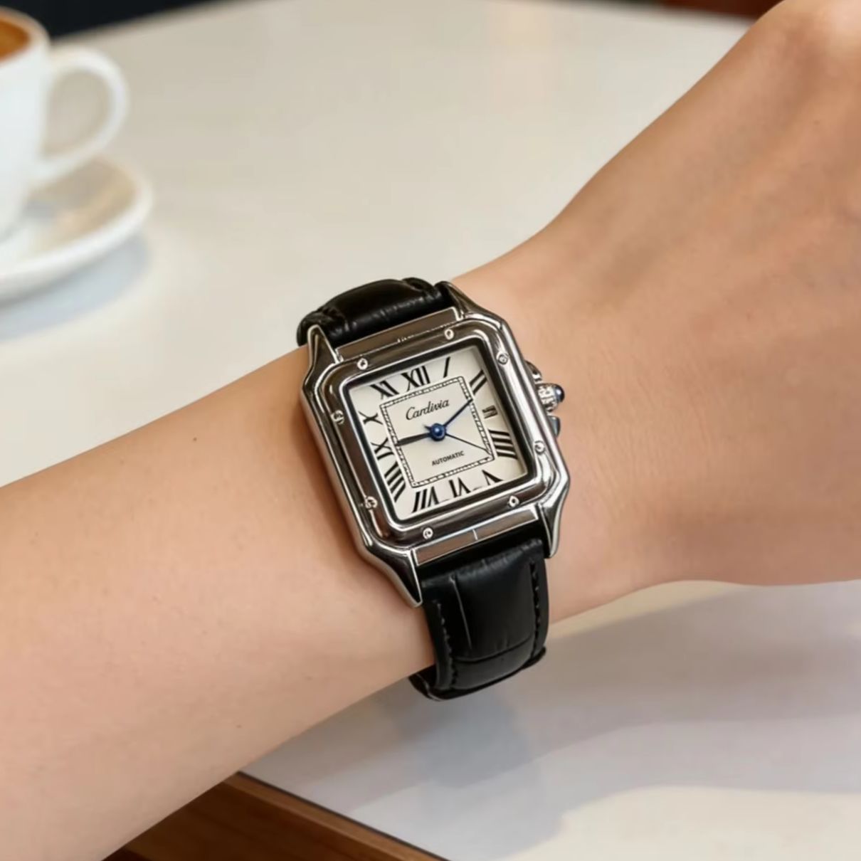 Женские кварцевые часы в стиле – обзор и цена Cartier Watch Santos