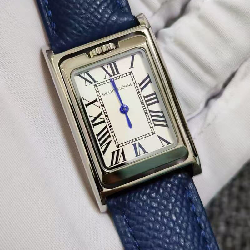 Новинка 2023 года, квадратные  – обзор и цена Cartier Watch Santos